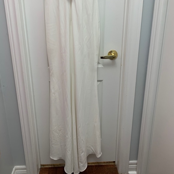 ❌SOLD❌Beaded racer ivory Tully gown - Picture 9 of 10